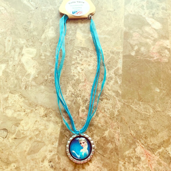 Other - 🔥3/$20🔥 New Adorable Frozen Necklace Elsa